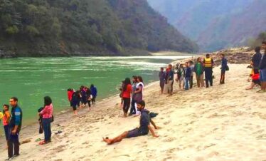 rishikesh-beach-side-camping-for-family