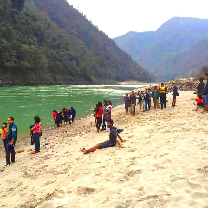 rishikesh-beach-side-camping-for-family