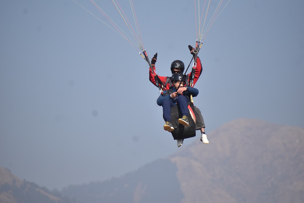 Paragliding in Bir